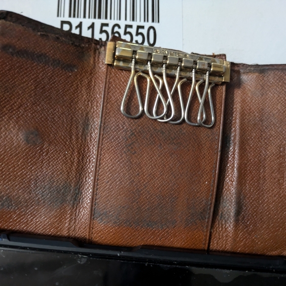 Louis Vuitton key holder - Picture 2 of 4